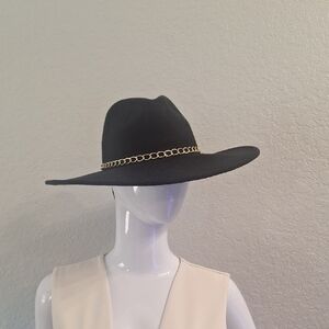 Scoop  Black Wide Brim Fedora With Gold Chain